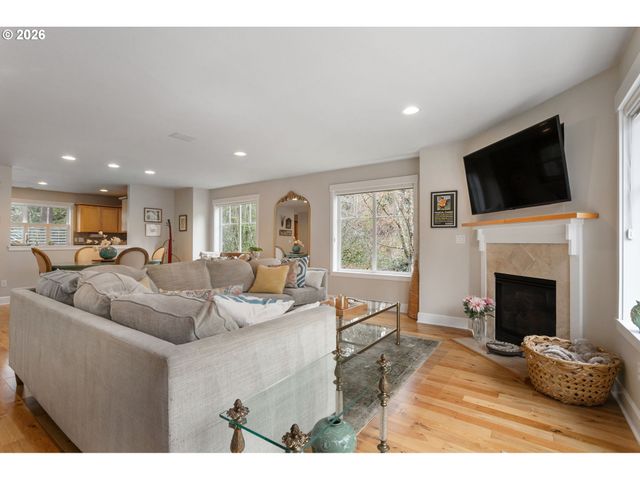 4520 LOWER Dr, Lake Oswego, OR 97035