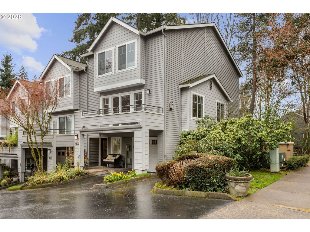 4520 LOWER Dr, Lake Oswego, OR 97035
