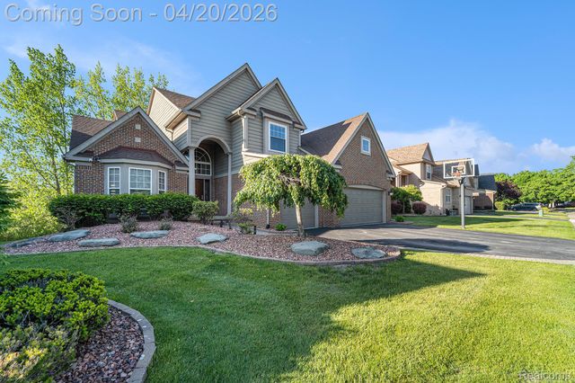7590 Acorn Hill Court, West Bloomfield Charter Township, MI 48323