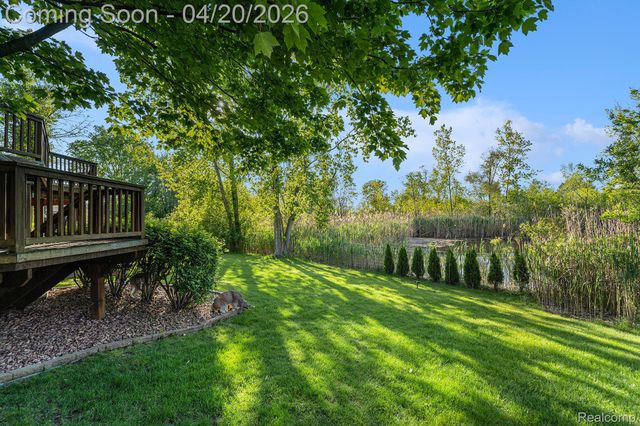 7590 Acorn Hill Court, West Bloomfield Charter Township, MI 48323