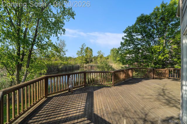 7590 Acorn Hill Court, West Bloomfield Charter Township, MI 48323