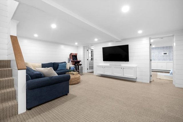 38 Smith Rd, Hingham, MA 02043