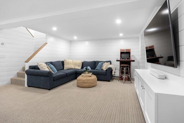 38 Smith Rd, Hingham, MA 02043