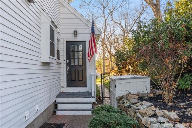 38 Smith Rd, Hingham, MA 02043