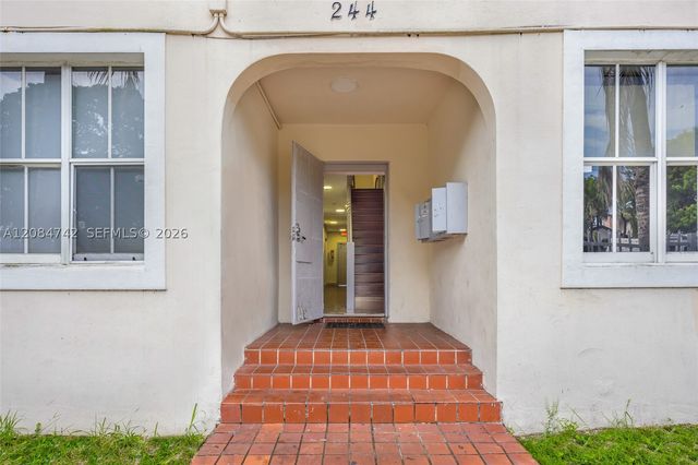 244 NW 34th St, Miami, FL 33127