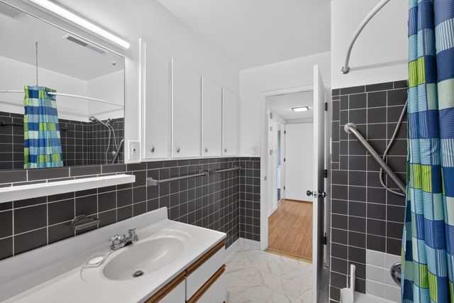 2205 COUNTRY CLUB DR, Columbia, MO 65201