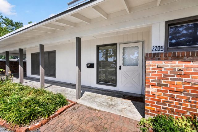 2205 COUNTRY CLUB DR, Columbia, MO 65201