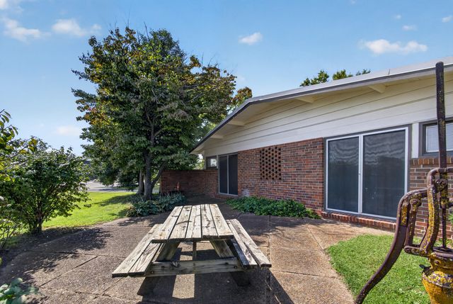 2205 COUNTRY CLUB DR, Columbia, MO 65201
