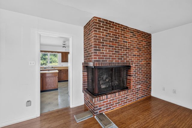 2205 COUNTRY CLUB DR, Columbia, MO 65201