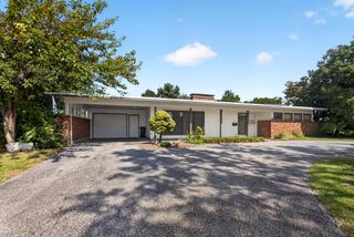 2205 COUNTRY CLUB DR, Columbia, MO 65201