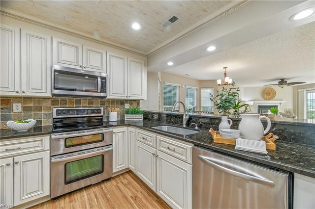 401 Harbour Pt Apt 101, Virginia Beach, VA 23451