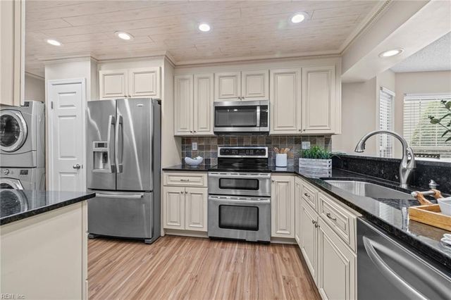 401 Harbour Pt Apt 101, Virginia Beach, VA 23451