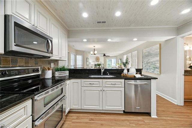 401 Harbour Pt Apt 101, Virginia Beach, VA 23451