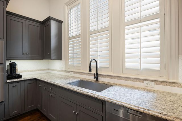 310 W Bell Street, Houston, TX 77019