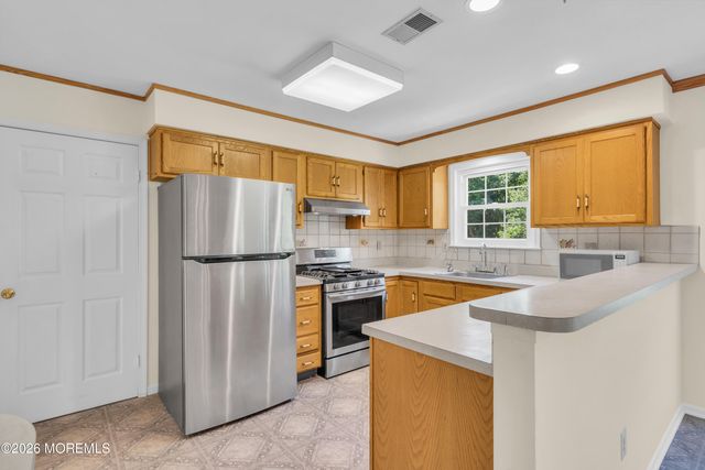 15 Algonquin Terrace, Millstone, NJ 08535