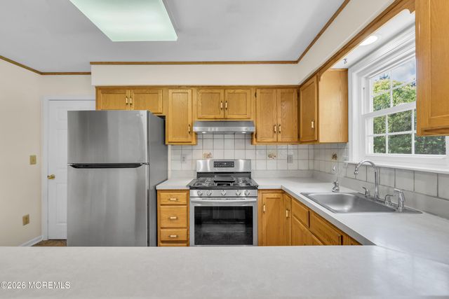 15 Algonquin Terrace, Millstone, NJ 08535