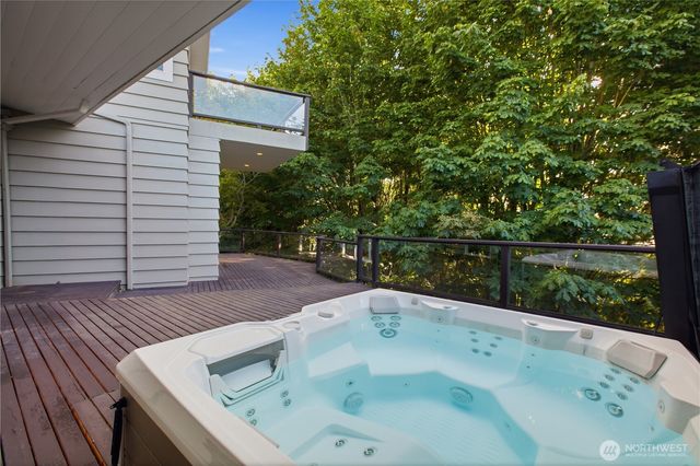 9601 NW 21st Ave, Seattle, WA 98117