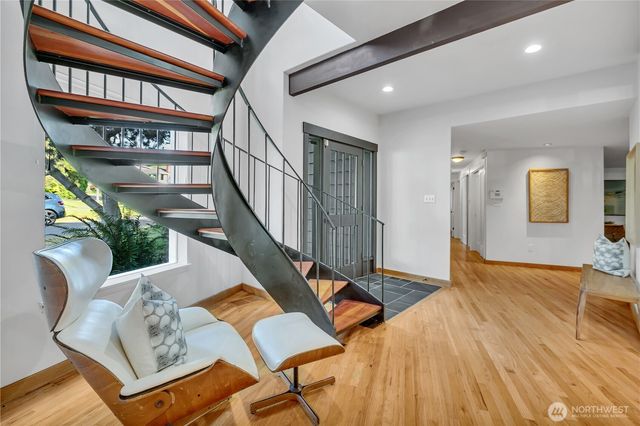 9601 NW 21st Ave, Seattle, WA 98117