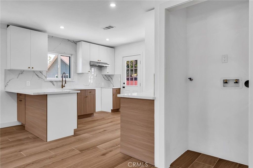 Image 11 of property listing at 3516 Mont Clair Street, Los Angeles, CA 90018