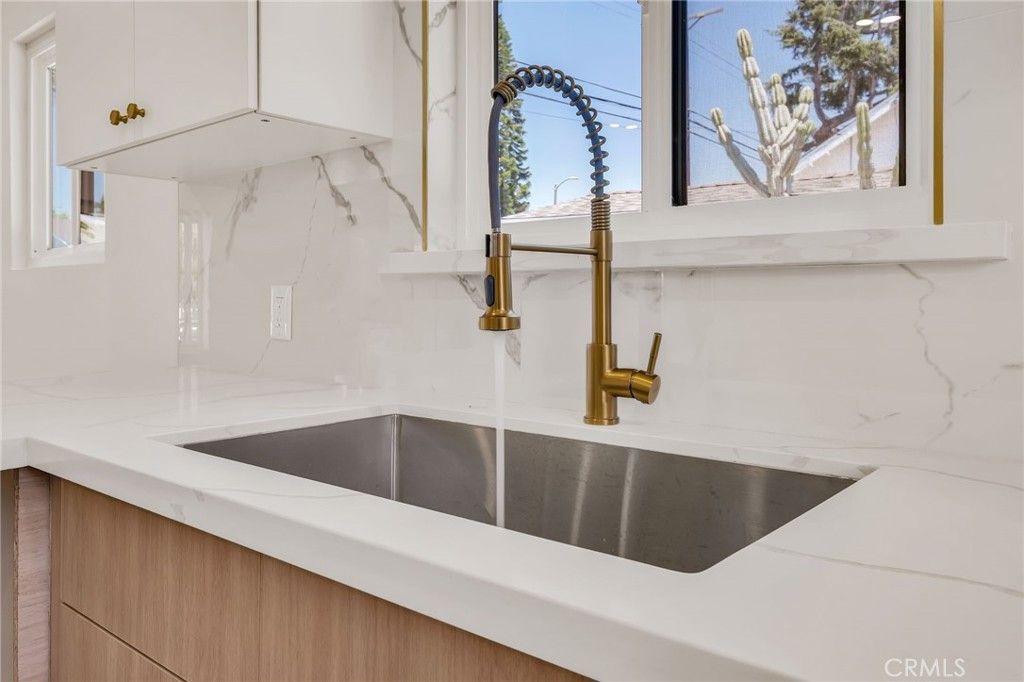 Image 16 of property listing at 3516 Mont Clair Street, Los Angeles, CA 90018