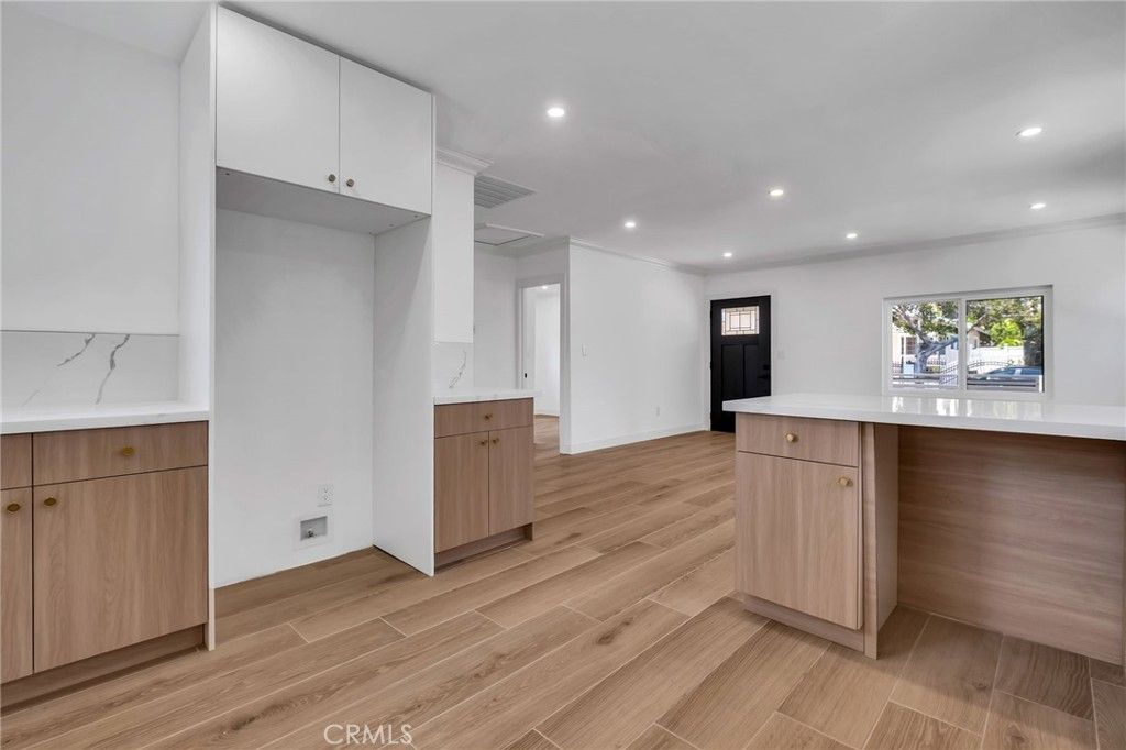 Image 17 of property listing at 3516 Mont Clair Street, Los Angeles, CA 90018