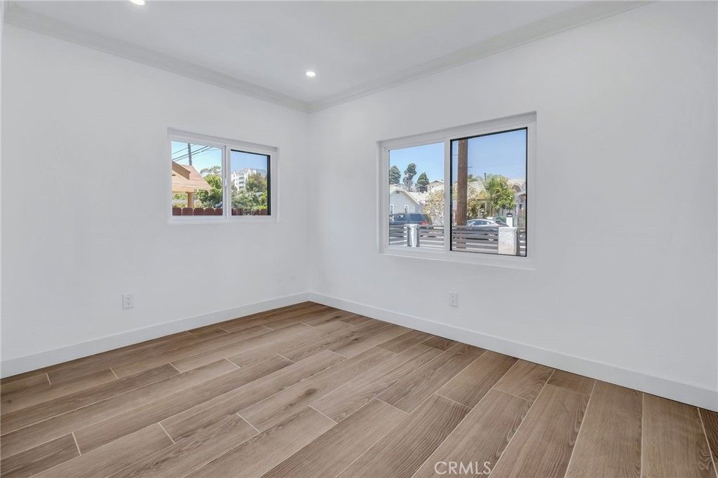Image 25 of property listing at 3516 Mont Clair Street, Los Angeles, CA 90018