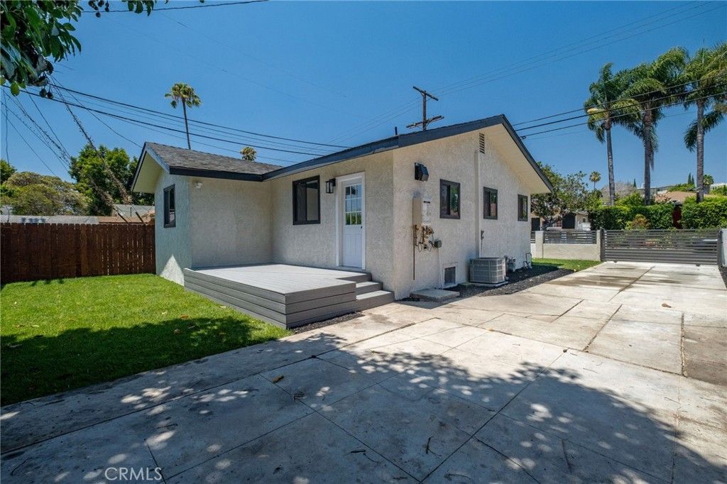 Image 32 of property listing at 3516 Mont Clair Street, Los Angeles, CA 90018