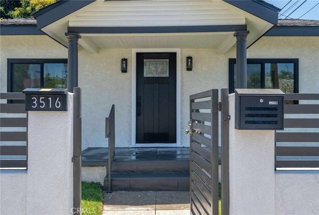 Image 33 of property listing at 3516 Mont Clair Street, Los Angeles, CA 90018