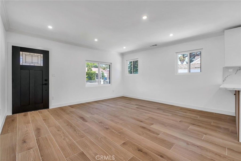Image 4 of property listing at 3516 Mont Clair Street, Los Angeles, CA 90018