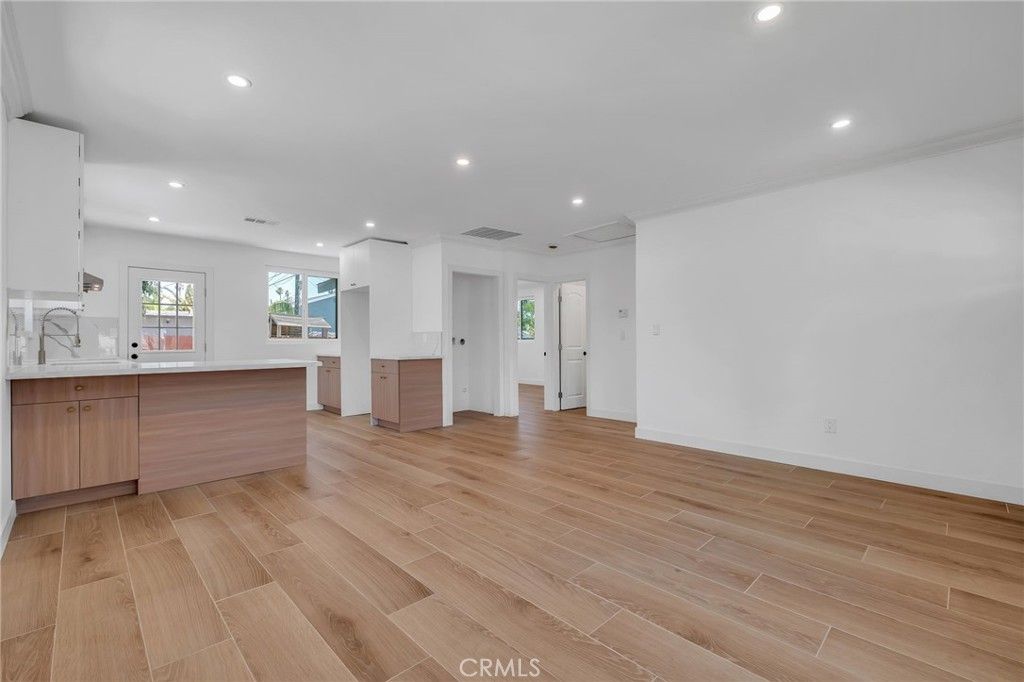 Image 6 of property listing at 3516 Mont Clair Street, Los Angeles, CA 90018