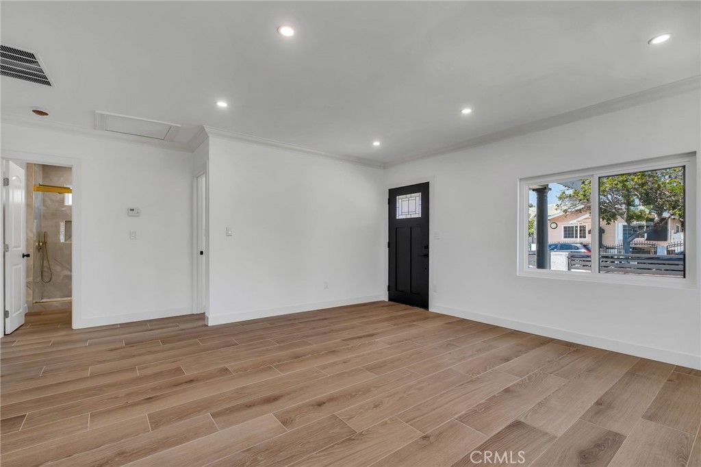 Image 7 of property listing at 3516 Mont Clair Street, Los Angeles, CA 90018