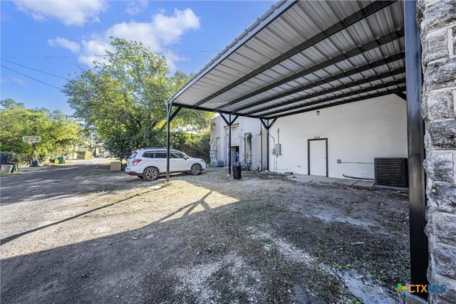 209 E 3rd Street, Lampasas, TX 76550