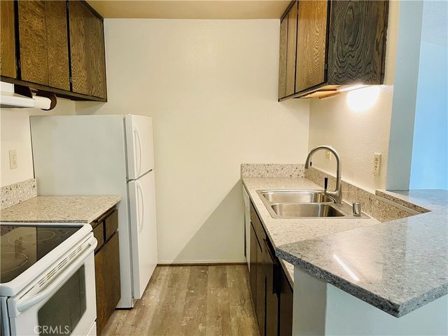 620 The Village 211, Redondo Beach, CA 90277