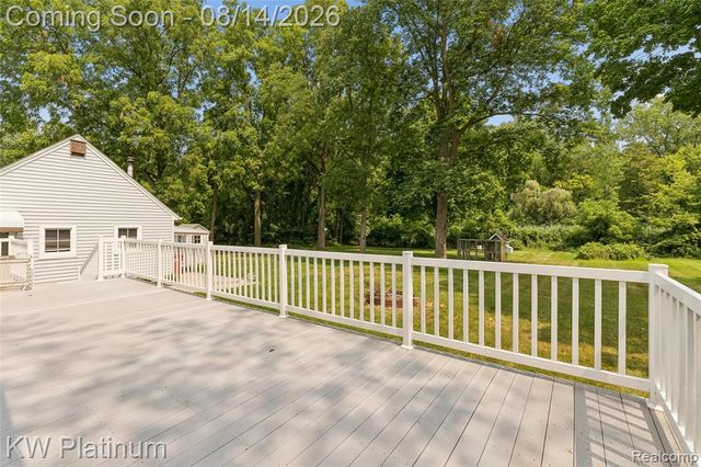 44156 Elizabeth Road, Clinton Township, MI 48036