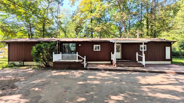 8642 Pine Court, Arbela Township, MI 48420