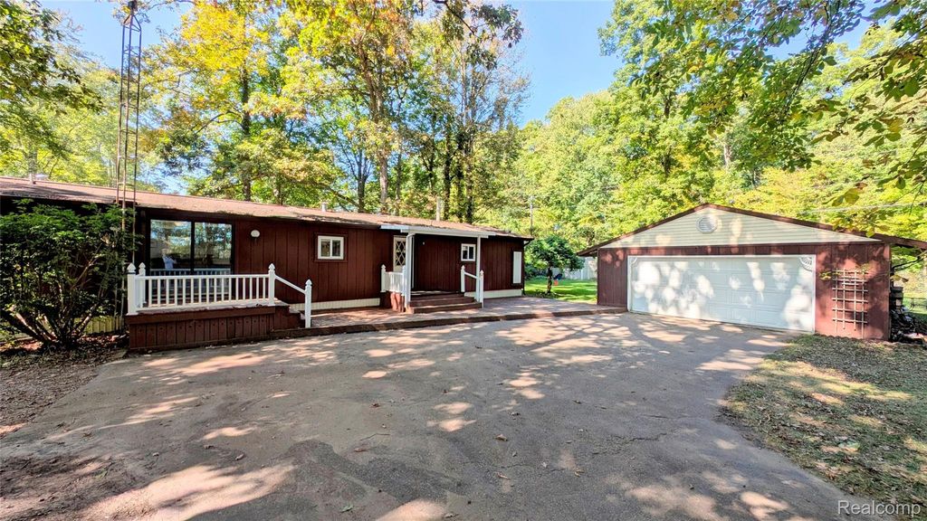 8642 Pine Court, Arbela Township, MI 48420