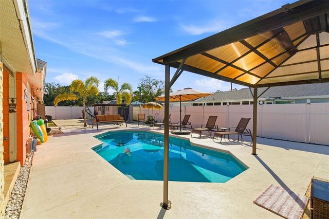 7102 HARBORHILLS COURT, Tampa, FL 33615