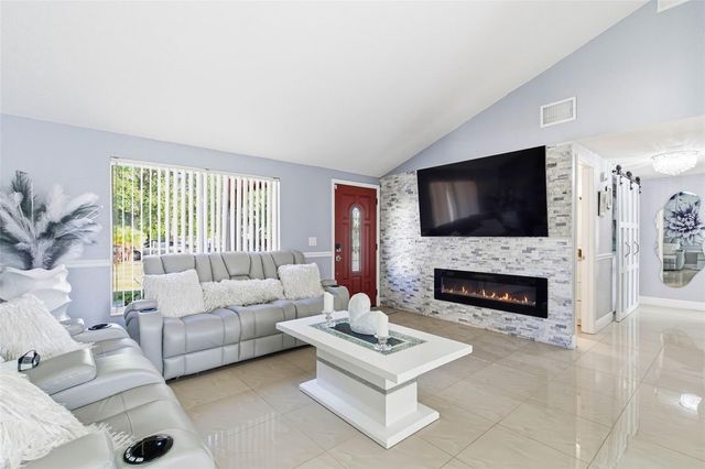 7102 HARBORHILLS COURT, Tampa, FL 33615