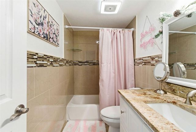 7102 HARBORHILLS COURT, Tampa, FL 33615