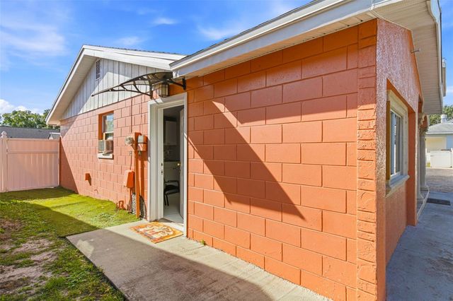 7102 HARBORHILLS COURT, Tampa, FL 33615