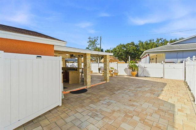 7102 HARBORHILLS COURT, Tampa, FL 33615