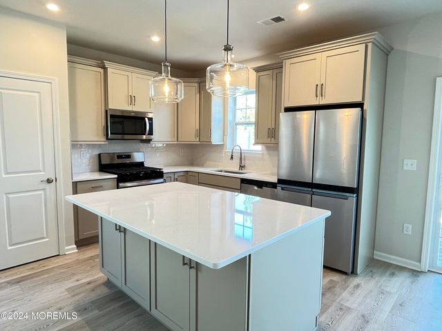 52 Chapel Lane, Wall, NJ 07753