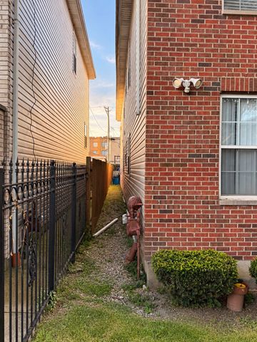 3858 W Grenshaw Street, Chicago, IL 60624