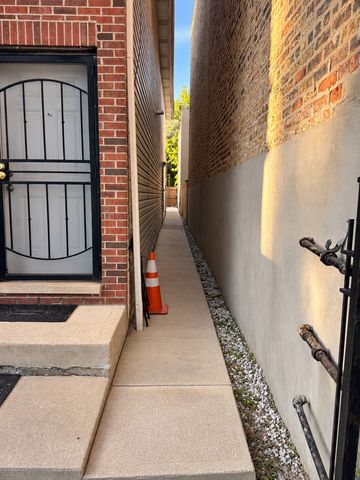 3858 W Grenshaw Street, Chicago, IL 60624