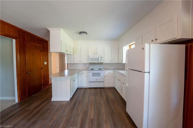 6221 Salem Chapel Road, Walnut Cove, NC 27052