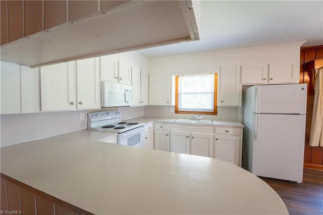 6221 Salem Chapel Road, Walnut Cove, NC 27052