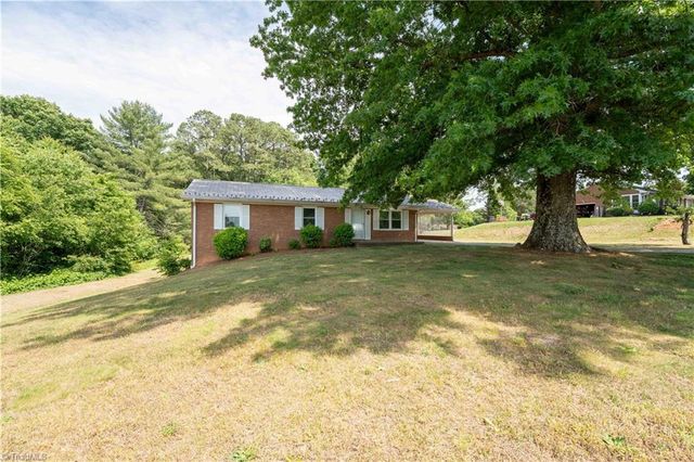 6221 Salem Chapel Road, Walnut Cove, NC 27052