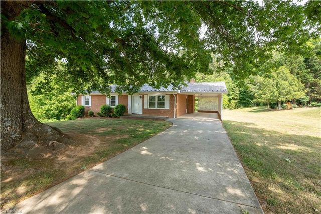 6221 Salem Chapel Road, Walnut Cove, NC 27052