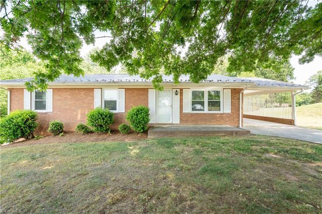 6221 Salem Chapel Road, Walnut Cove, NC 27052