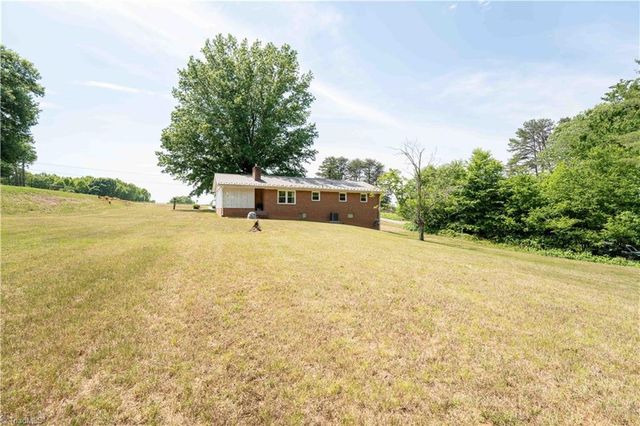 6221 Salem Chapel Road, Walnut Cove, NC 27052